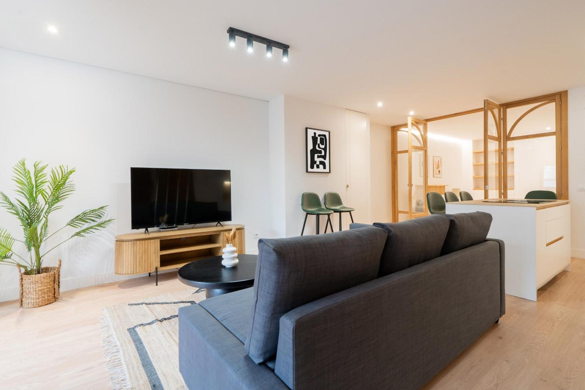 Apartamento Reformado Para 6 Personas En Plena Gran Via Alquiler Temporal Мадрид Екстериор снимка